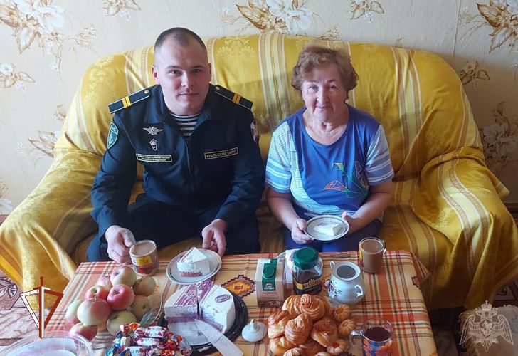 Военнослужащие морского отряда Уральского округа Росгвардии навестили матерей погибших боевых товарищей