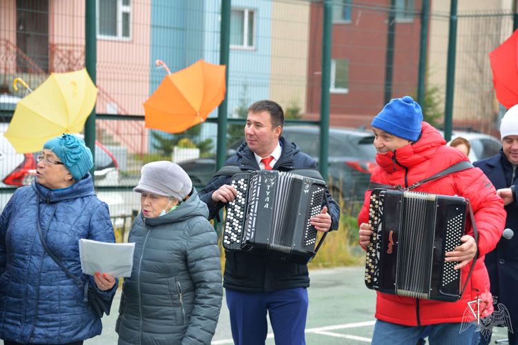 В городах Урала Росгвардия проводит ведомственную акцию «Вальс нашей молодости» (видео)