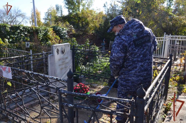 Росгвардейцы облагородили более 70 мест захоронения ветеранов и фронтовиков в Тамбове