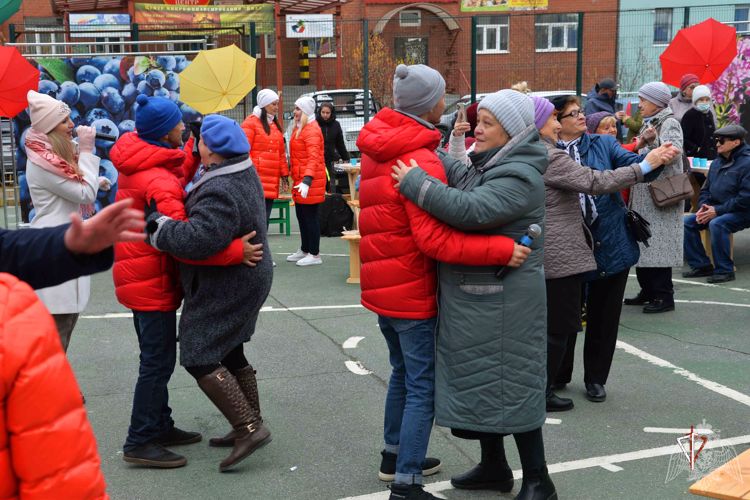 В городах Урала Росгвардия проводит ведомственную акцию «Вальс нашей молодости» (видео)