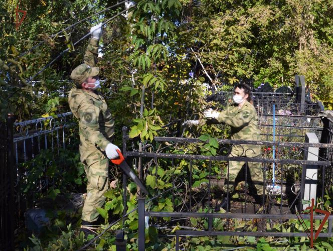 Росгвардейцы облагородили более 70 мест захоронения ветеранов и фронтовиков в Тамбове