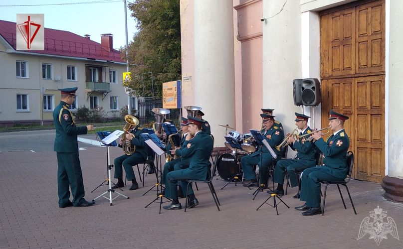 Брянские и воронежские росгвардейцы провели концерты ко Дню пожилых людей