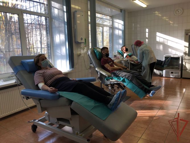 Росгвардейцы сдали кровь для пациентов петербургской больницы 