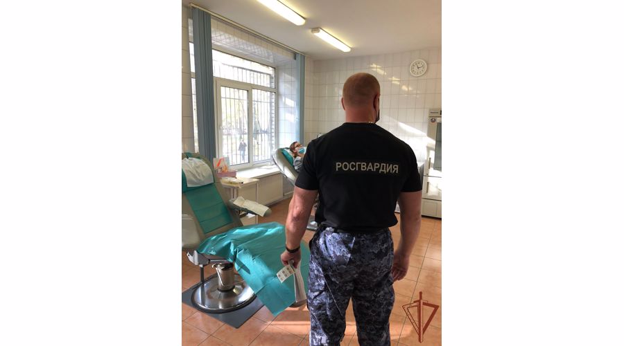 Росгвардейцы сдали кровь для пациентов петербургской больницы
