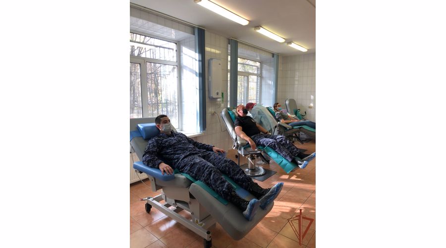 Росгвардейцы сдали кровь для пациентов петербургской больницы 