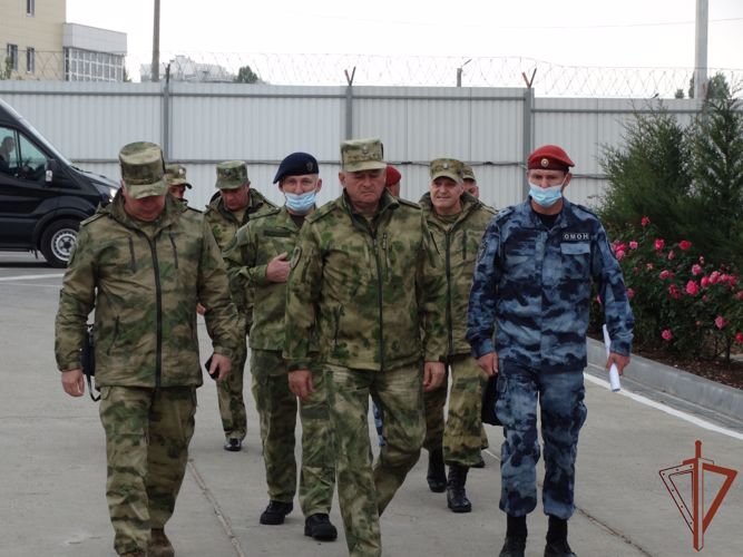 Командующий Южным округом Росгвардии проинспектировал подразделения ведомства в Крыму