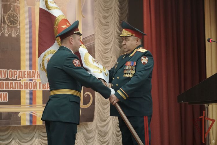 Столичной воинской части Центрального округа Росгвардии вручили боевое знамя