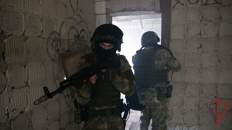 Завершился полевой выход сотрудников ОМОН Управления Росгвардии по Псковской области