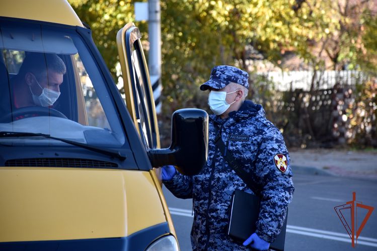 Росгвардейцы принимают участие в профилактических мероприятиях по предупреждению распространения новой коронавирусной инфекции в Адыгее