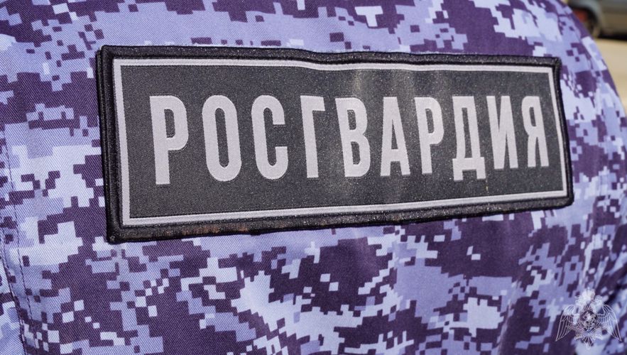  Сотрудники Росгвардии пришли на помощь пожилым жителям Энгельса, страдающим потерей памяти
