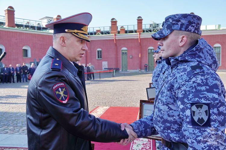В Санкт-Петербурге специальному моторизованному полку Северо-Западного округа Росгвардии вручено Боевое знамя