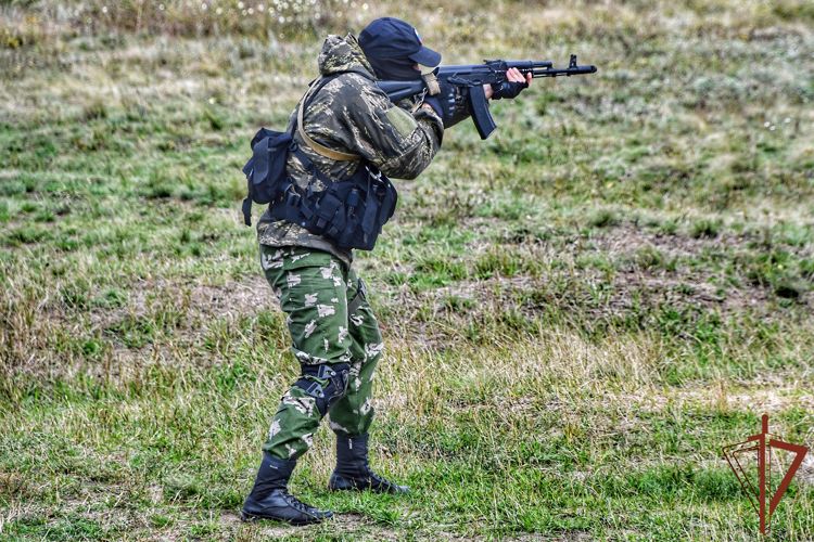 Сотрудники ОМОН и СОБР провели учебные занятия  по стрельбе в Ростовской области