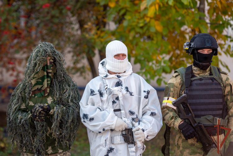 Губернатор Белгородской области поздравил сотрудников СОБР и ОМОН Росгвардии с профессиональными праздниками 