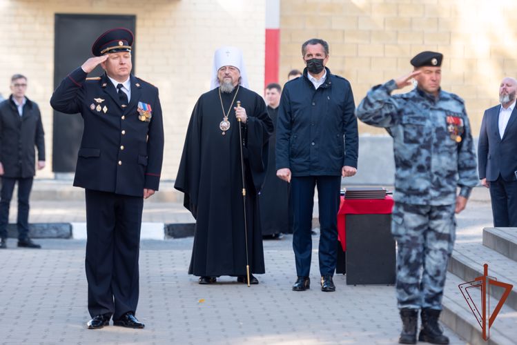 Губернатор Белгородской области поздравил сотрудников СОБР и ОМОН Росгвардии с профессиональными праздниками 