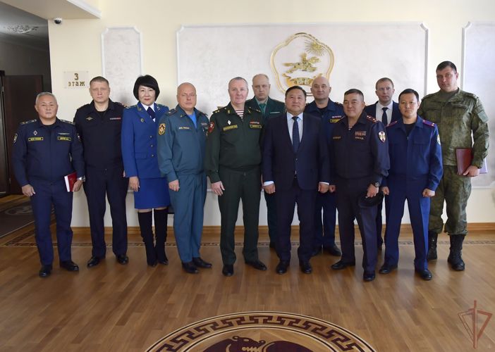 Под руководством командующего Сибирским округом Росгвардии проверены подразделения ведомства в Туве