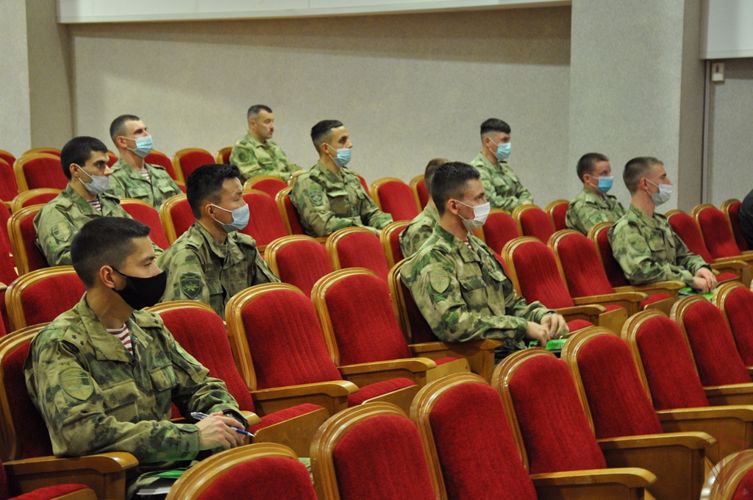 В Уральском округе Росгвардии стартовал сбор офицеров-выпускников военных вузов 2021 года 