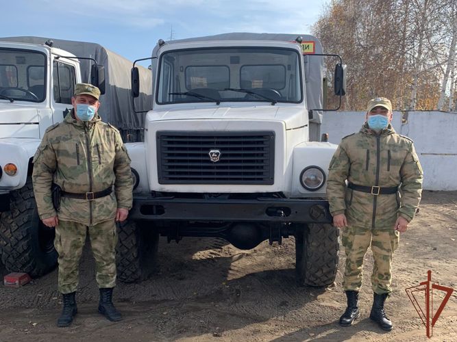 Росгвардейцы пришли на помощь пассажирам горящего автомобиля в Приангарье
