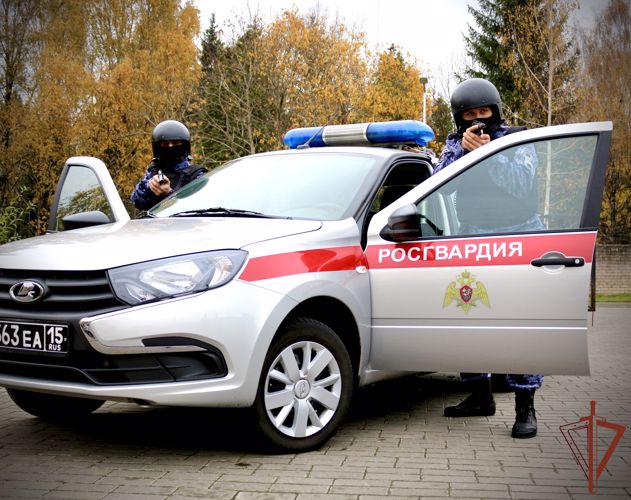 Сотрудники Росгвардии задержали калининградца, угрожавшего пистолетом продавцу