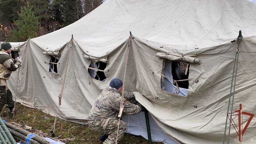 Сыктывкарский ОМОН Росгвардии отрабатывает боевые навыки в лесной местности