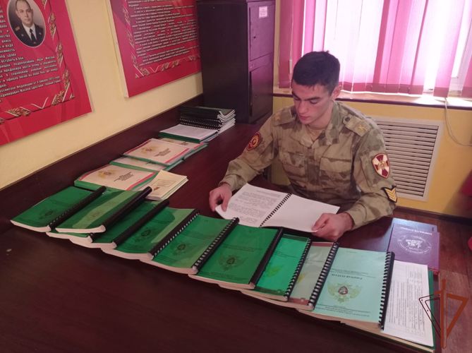 Более 50 курсантов из Петербурга проходят практику в грозненской бригаде Росгвардии