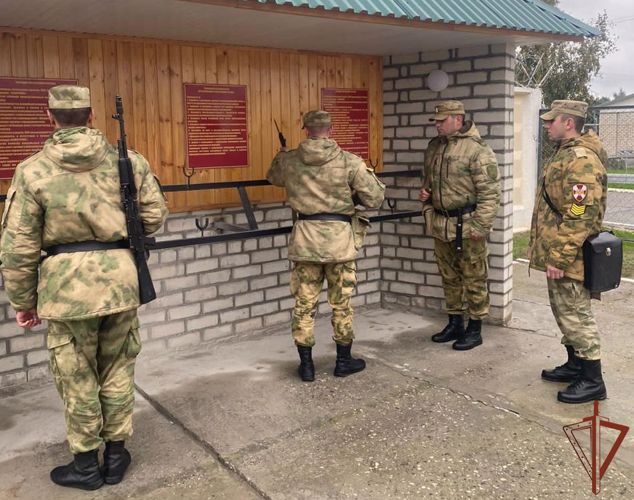 Более 50 курсантов из Петербурга проходят практику в грозненской бригаде Росгвардии