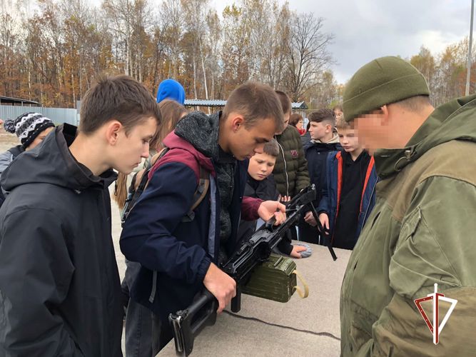 Более ста хабаровских школьников побывали в гостях у спецназа Росгвардии
