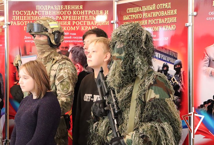 Более ста хабаровских школьников побывали в гостях у спецназа Росгвардии