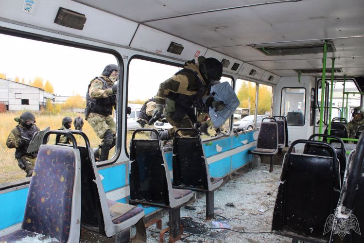 В Вологодской области сотрудники СОБР Росгвардии завершили полевой выход