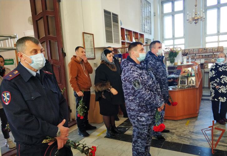 Росгвардейцы из Югры простились с мамой правоохранителя - кавалера Ордена Мужества