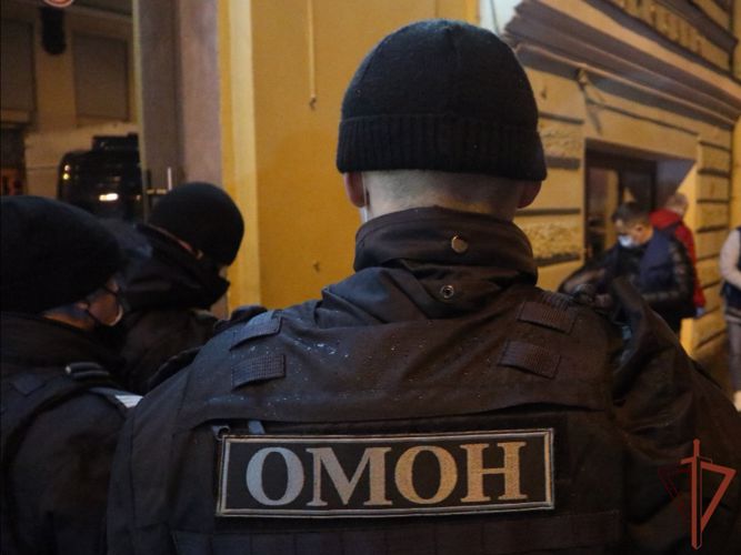 При содействии ОМОН на транспорте в Ленинградской области пресечено масштабное культивирование наркосодержащих растений