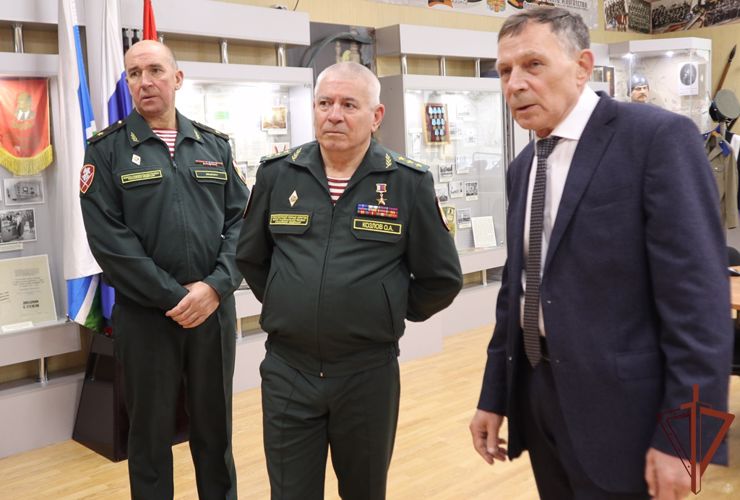 Командующий Уральским округом Росгвардии посетил Екатеринбургский кадетский корпус