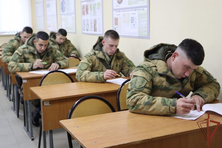 В Уральском округе Росгвардии завершился сбор офицеров-выпускников военных вузов 2021 года 