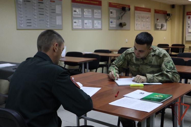 В Уральском округе Росгвардии завершился сбор офицеров-выпускников военных вузов 2021 года 