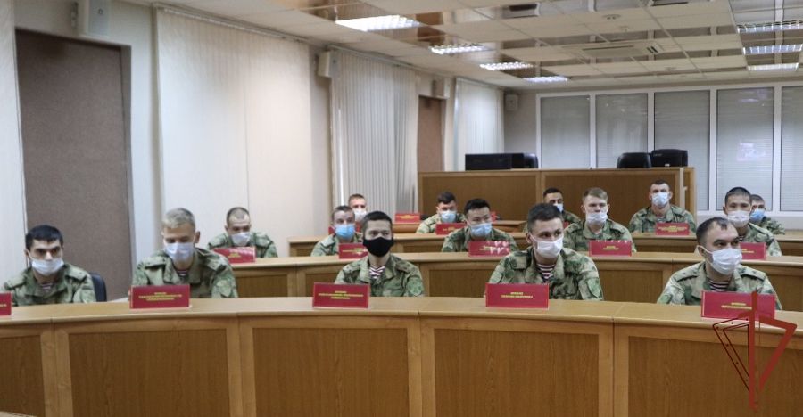 В Уральском округе Росгвардии завершился сбор офицеров-выпускников военных вузов 2021 года 
