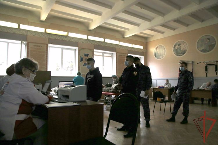 Почти 15 литров донорской крови сдали росгвардейцы для больниц Челябинской области