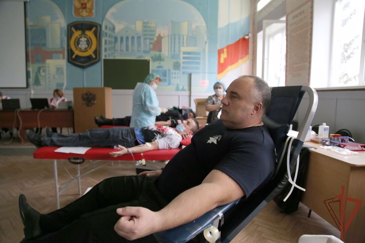 Почти 15 литров донорской крови сдали росгвардейцы для больниц Челябинской области