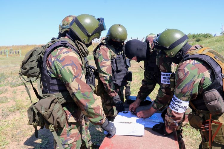 В Ростовской области бойцы СОБР и ОМОН выполнили задачи полевых выходов
