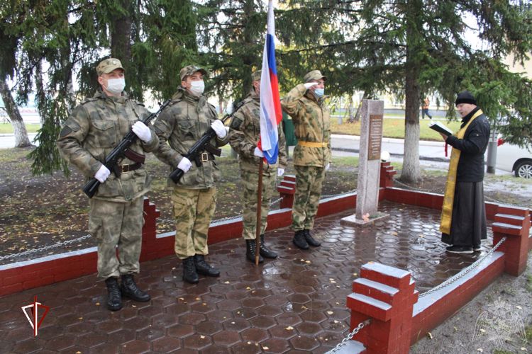 В железногорском полку Росгвардии открыли памятную стелу в честь годовщины образования воинской части