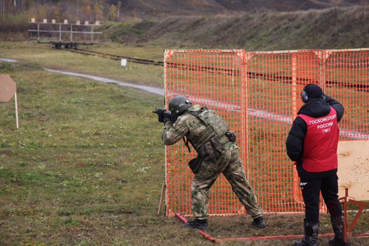 Новосибирский военный институт Росгвардии провел чемпионат по стрельбе памяти погибших выпускников