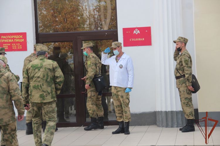 Командующий Южным округом Росгвардии проинспектировал подразделения ведомства в Крыму