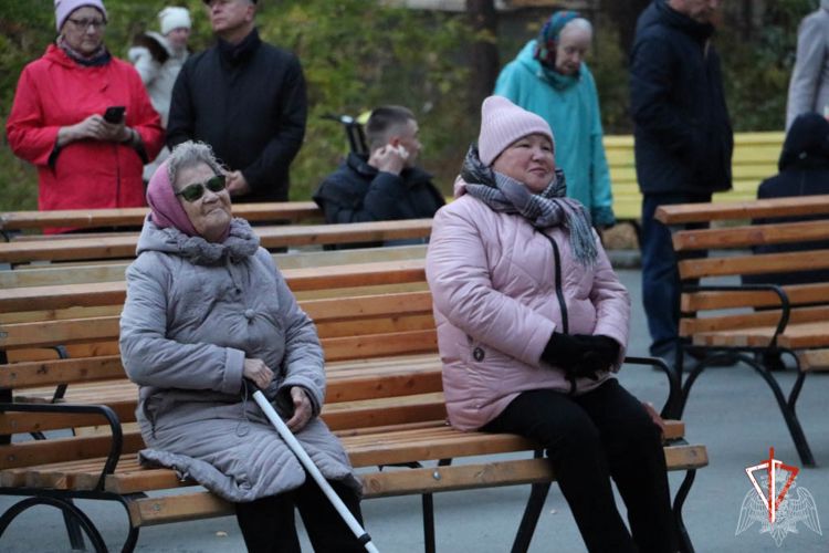 В городах Урала Росгвардия проводит ведомственную акцию «Вальс нашей молодости» (видео)