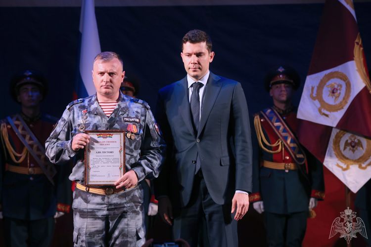 Калининградскому специальному моторизованному полку Росгвардии вручено Боевое знамя