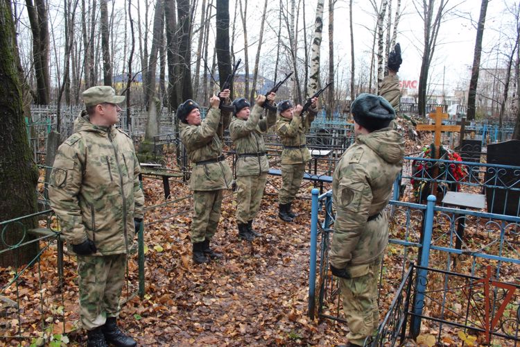 Росгвардейцы приняли участие в церемонии открытия памятника ветерану Великой Отечественной войны в Кирове