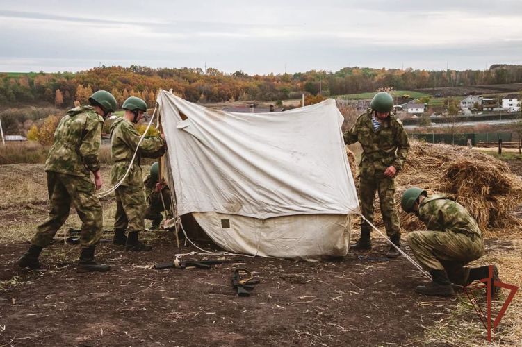 В Белгородской области состоялся полевой выход военно-патриотических клубов, посвященный Дню СОБР и ОМОН Росгвардии 