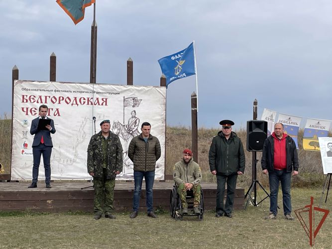В Белгородской области состоялся полевой выход военно-патриотических клубов, посвященный Дню СОБР и ОМОН Росгвардии 