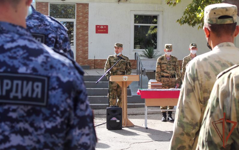 Увольняемых в запас военнослужащих Росгвардии чествовали в Крыму