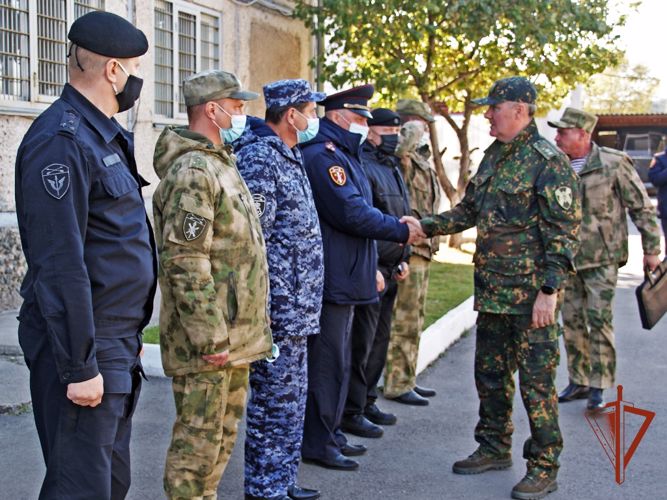 Командующий Сибирским округом Росгвардии проверил организацию службы ведомства в Хакасии