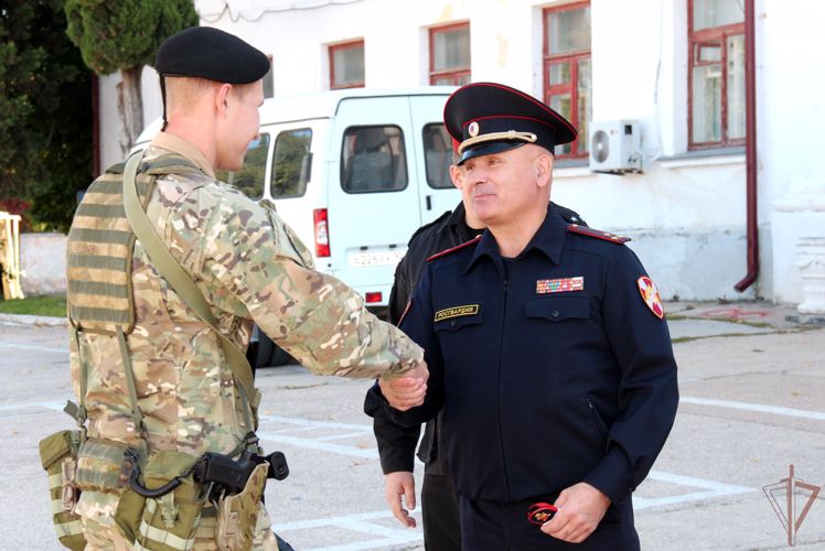 На юге России сотрудников ОМОН Росгвардии поздравили с  профессиональным праздником