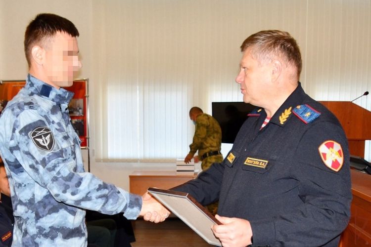 На юге России сотрудников ОМОН Росгвардии поздравили с  профессиональным праздником