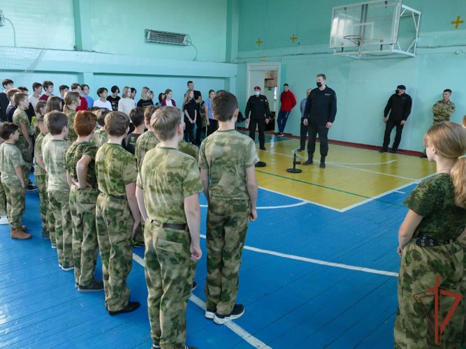 В Сибирском округе Росгвардии отметили годовщины образования ОМОН и СОБР 